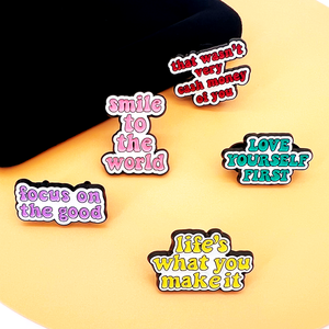 ออกแบบเข็มกลัดลายกายวิภาคศาสตร์ตลกๆ แบบขายส่ง เข็มกลัดเคลือบแบบนิ่มและแบบแข็ง ลายอนิเมะ แบบสั่งทำได้ - Product Image 4