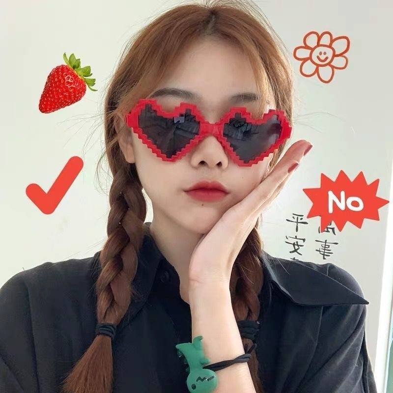 Mosaic heart red