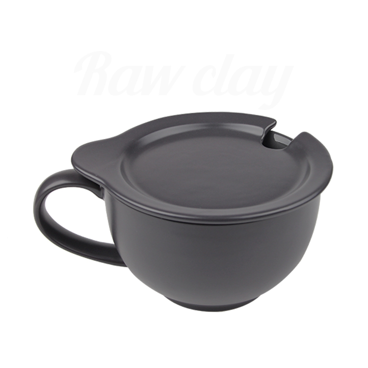 Tasse noire avec couvercle en bois