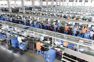 浴室室内室外用32英寸镜面防水高清智能电视，带声控发光二极管背光4k分辨率