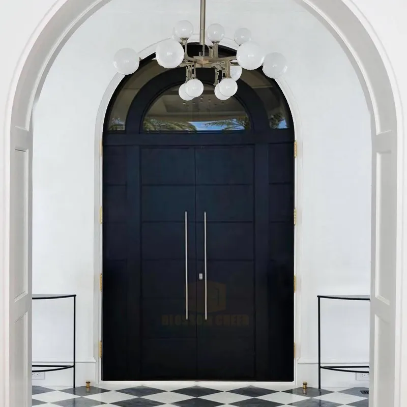 Puerta doble de entrada frontal Exterior de pintura de madera negra personalizada de gama alta para puerta doble de madera con marco arqueado de Hotel