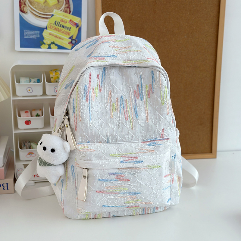 Blanc avec pendentif