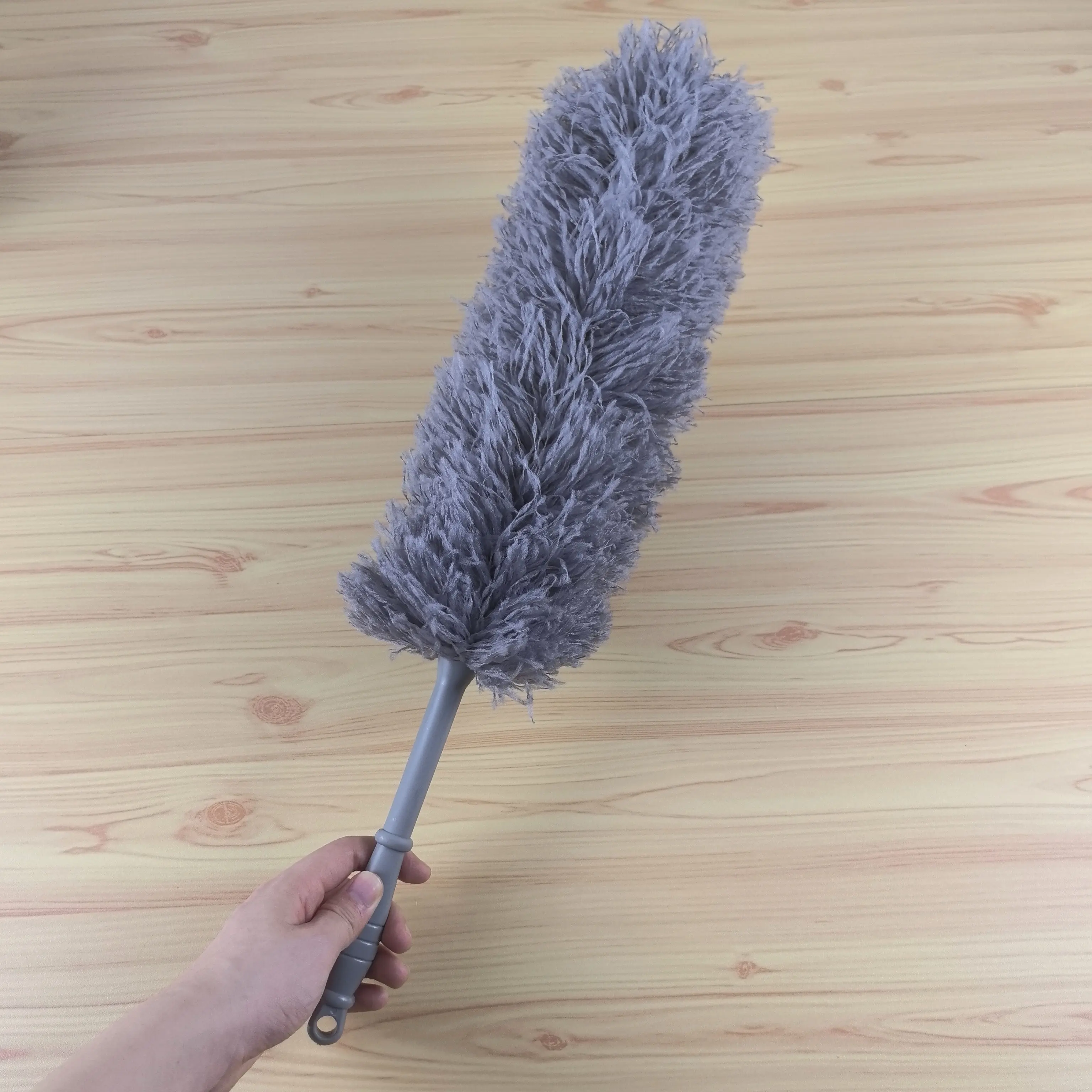 Fluffy Microfiber Feather Duster Flexible with Plastic Rubber Handle for Household Cleaning