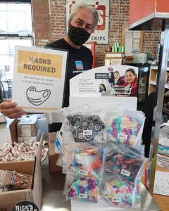 Soporte de exhibición de acrílico giratorio de encimera personalizado con ganchos