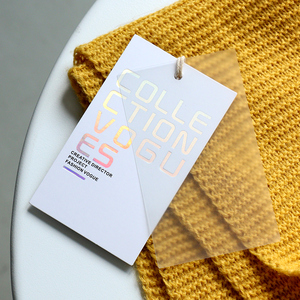 Etiquetas colgantes de ropa con cuerda de impresión de proceso láser con logotipo personalizado de lujo - Product Image 1