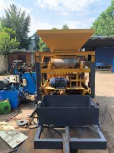 Volautomatische <span class=keywords><strong>Machine</strong></span> Voor Het Maken Van Betonblokken <span class=keywords><strong>Qt4</strong></span>-<span class=keywords><strong>15c</strong></span> Machines Voor Cementholle Bakstenen - Product Image 5