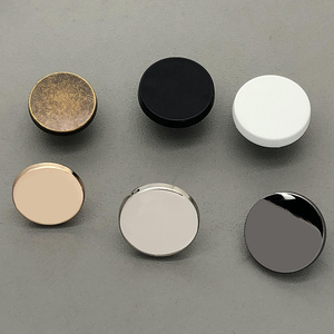 Nuevos botones Logotipo de marca personalizado Botones de color, botón a presión de metal plano para ropa - Product Image 5