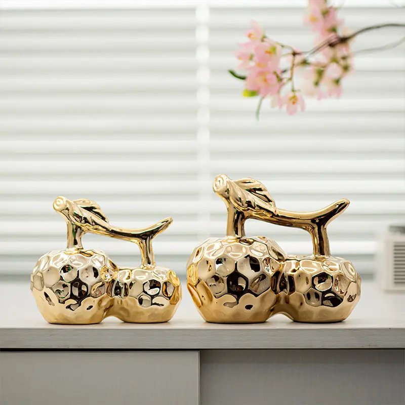 Fábrica al por mayor artesanías de cerámica estilo árabe de Oriente Medio muebles para el hogar decoraciones de escritorio manzanas doradas galvanizadas