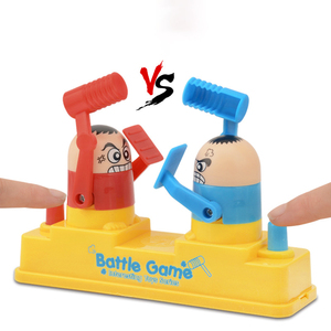 面白い子育て2人の攻撃は教育的なデスクトップロボットとの戦いを守ります戦闘ゲームのおもちゃ