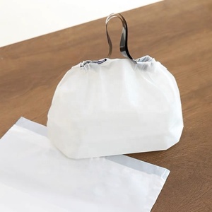 Giyim ambalaj ve Take-Away alışveriş kullanımı için Logo ile özel baskılı plastik ipli çanta - Product Image 4