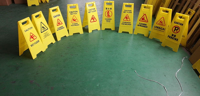 Customized Green Portable Plasticade Folding A-Frame Slippery Wet Floor Sign Folding Safety Sign