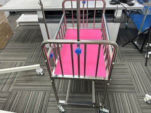 Sbct11 Trung Quốc giá thấp 304 thép không gỉ phòng khám bé cot bé có thể tháo rời giường sơ sinh bé cũi cho bệnh viện - Product Image 6