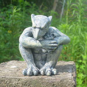 Gargoyle heykeli bahçe Guardian heykel heykelcik gotik kapalı bahçe dekoru heykeli, dizler üzerinde eller ile oturan