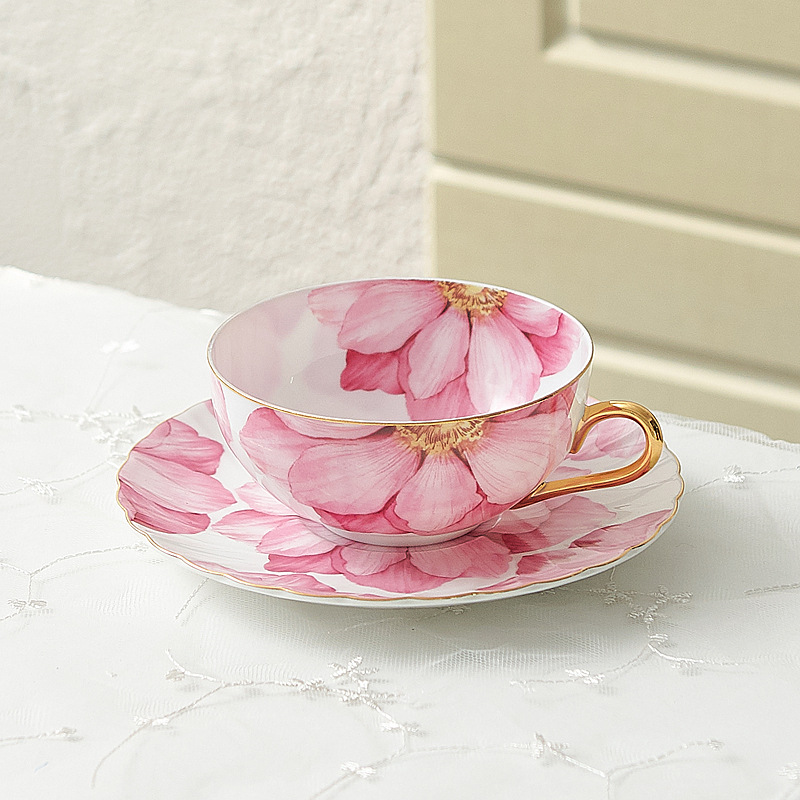 จานทรงถ้วยลายดอกชบาสีชมพู