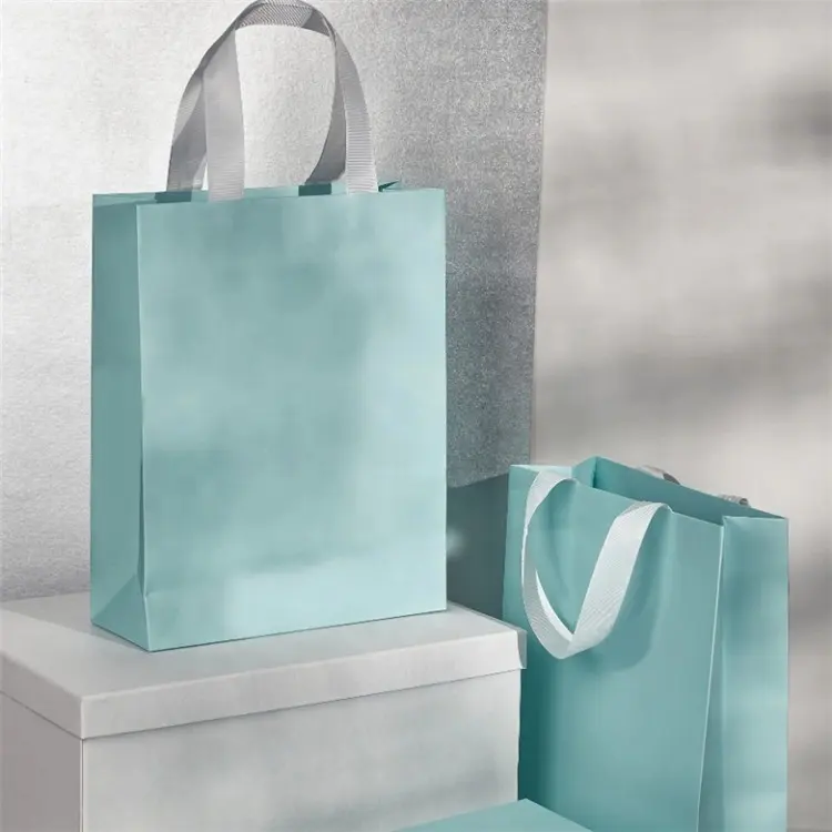 Op Maat Bedrukt Logo Mode Kraftpapier Inpakzakken Winkelen Geschenkverpakking Draagtas Voor Handtassen Cosmetische Boodschappentassen