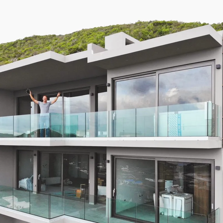 Beliebte Terrassen balkon Balustrade Balkon Glas geländer Aluminium U-Kanal Glas Handläufe