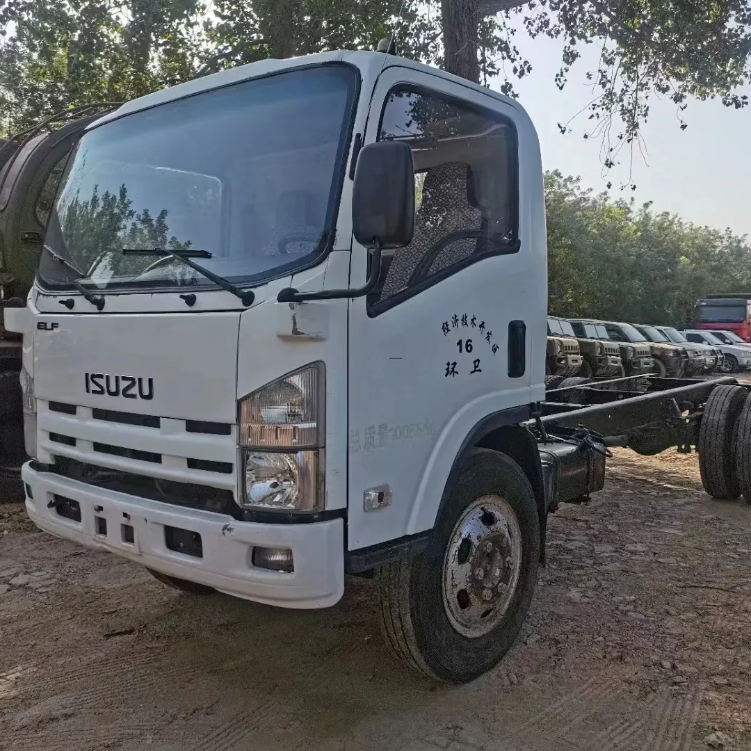 شاحنة صغيرة مستعملة بسعر جيد ISUZU 700P 10 طن شاحنة بضائع 4x2 صندوق شاحنة بضائع رخيصة للبيع