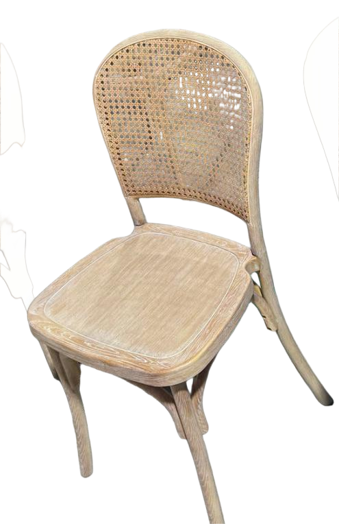 Sedia con schienale in rattan sintetico e seduta in plastica solida