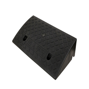 Driveway/depo, hava koşullarına dayanıklı, 2/3/4 kanal seçenekleri için kaymaz kauçuk frenlemek rampası - Product Image 1