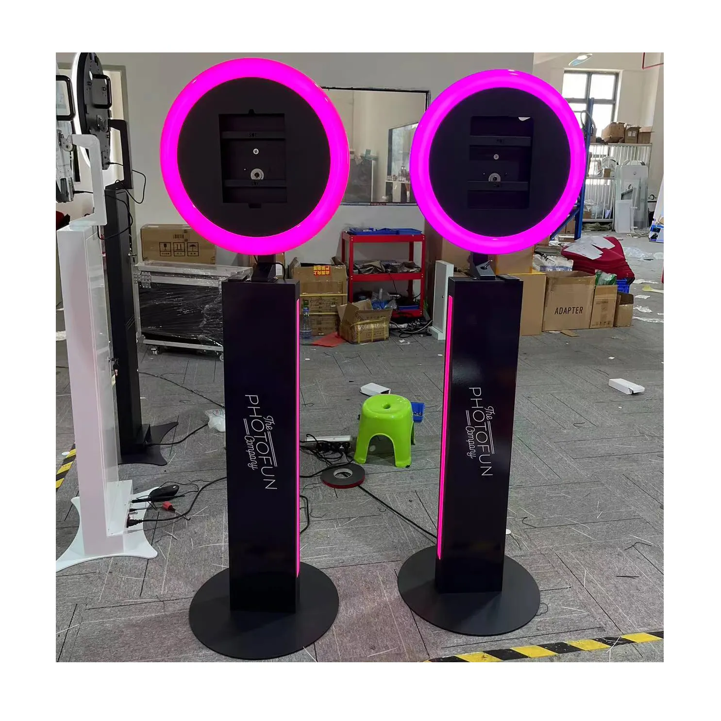 Wholesale Customized Ipad Photo Booth Stand Kiosk Commercial Rental Portable Selfie Hand Held Photo Booth With Ipad