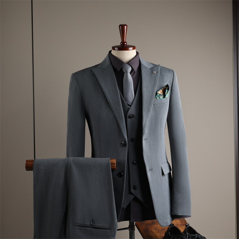 Gris medio (traje + chaleco + pantalón)