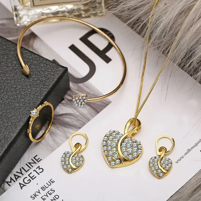 Ensemble de bijoux de mode 4pc luxe coeur diamant pendentif collier Bracelet boucle d'oreille bague ensemble pour les femmes bijoux fête