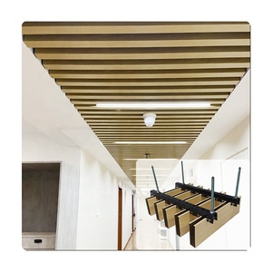 Ahşap tahıl alüminyum şerit saptırma lineer tavan Panel askıya Metal asma tavan spor salonu ofis ve alışveriş merkezi geçit tasarımı için