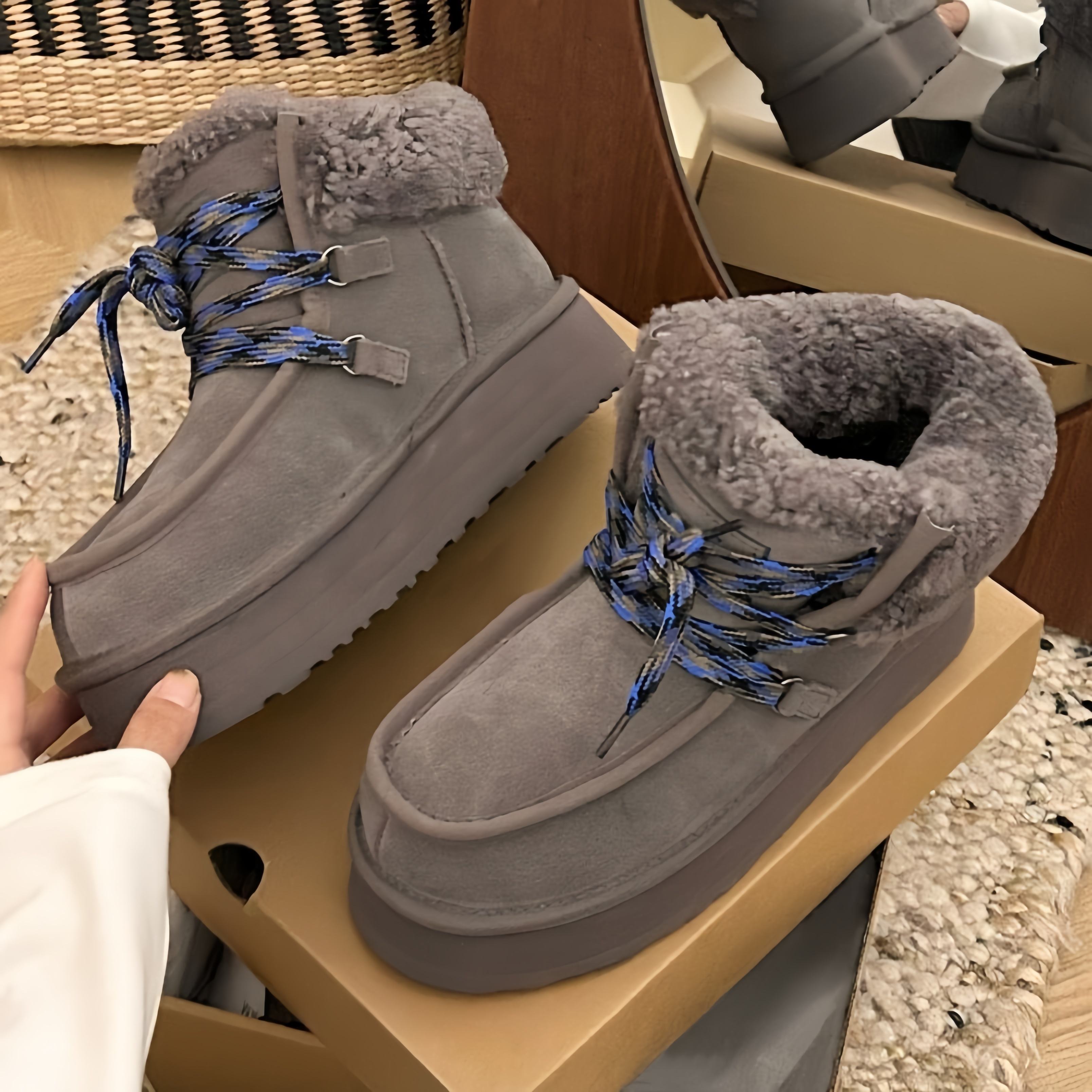 สีเทาอมน้ำตาล