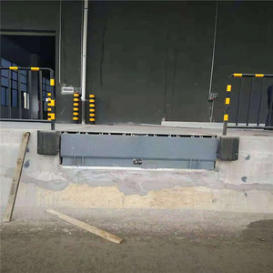Nivelador de muelle mecánico ajustable de 10 toneladas Plataforma de descarga de carga hidráulica para uso en almacén de contenedores - Product Image 1