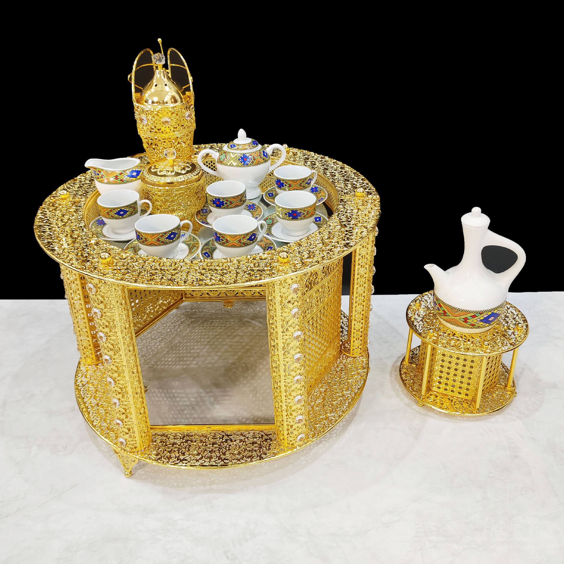 Table basse ronde à six colonnes avec céramique