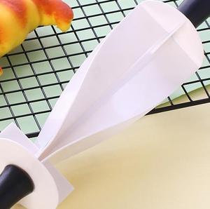Plastik kruvasan oklava pasta kesici mutfak için plastik saplı - Product Image 3