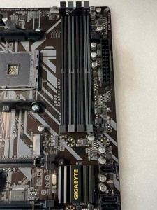 Vendita calda B450M DS3H AM4 socket con quattro slot di memoria che supportano fino a 128GB AMD scheda madre