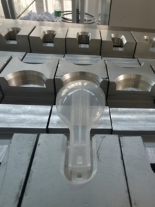 Kowey 2023 Servo Máquina automática para hacer cucharas de plástico Robot cartesiano para productos de pared delgada - Product Image 4