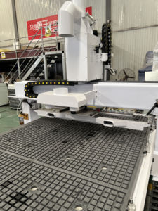 Enrutador CNC ATC para carpintería de precisión con servomotor de 1500W para diseños de acrílico de metal de madera - Product Image 6