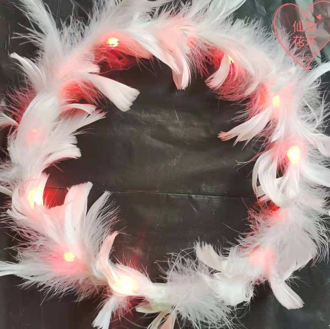 พวงมาลัยขนห่านสีแดงขนาดใหญ่