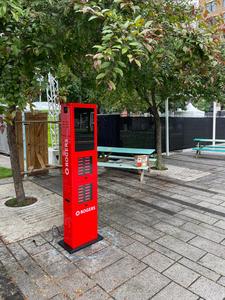 21.5-Inch Screen Advertising Kiosk Phone Charging Station with Power Bank Sharing <strong>Function</strong> for Restaurant Use - Product Image 4
