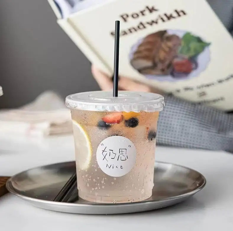 Impresión personalizada de vasos de plástico de 500ml con tapas Etiqueta de paja Cuchara Desechable PP Taza para Boba Bubble Tea Iced Coffee Juice