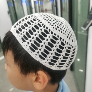 Toptan beyaz tığ islam pamuk şapka beyaz müslüman Namaz kap nakış özel Logo örme <span class=keywords><strong>Kufi</strong></span> Namaz başörtüsü ile erkekler için