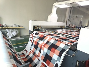Máquina de corte a laser de tecido com câmera <span class=keywords><strong>CCD</strong></span> de 2 cabeças 150W alimentação automática para tecido de papel têxtil de alta eficiência