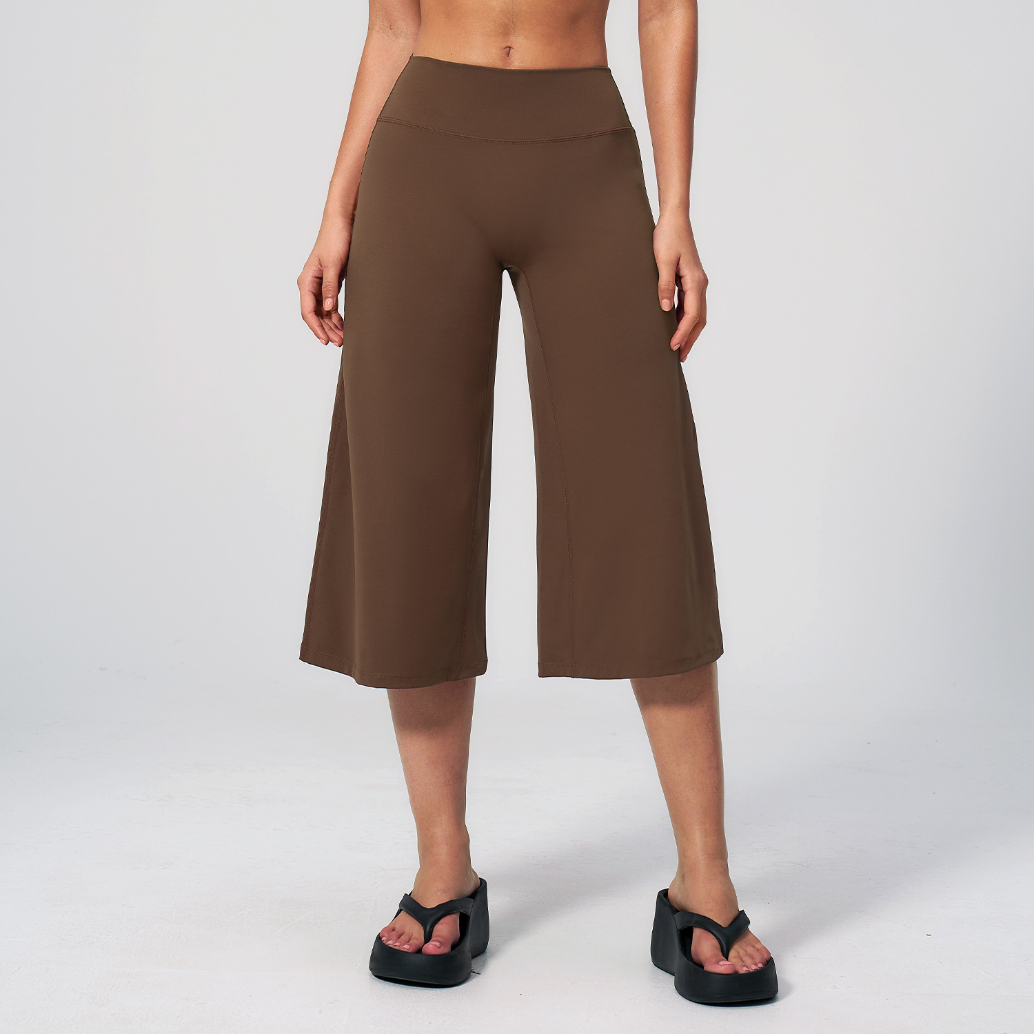 brown capri pants
