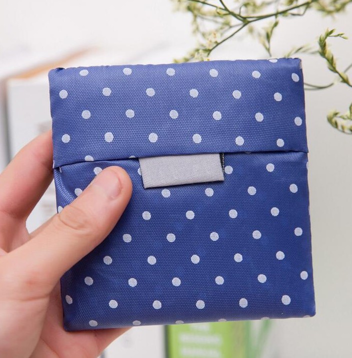 à pois bleus