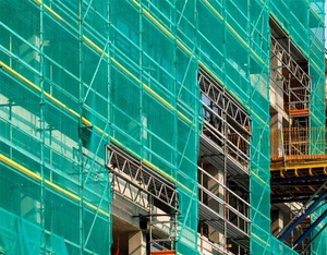 Red de plástico HDPE virgen 100% verde, seguridad de construcción/andamio/escombros/red de malla de andamio - Product Image 2