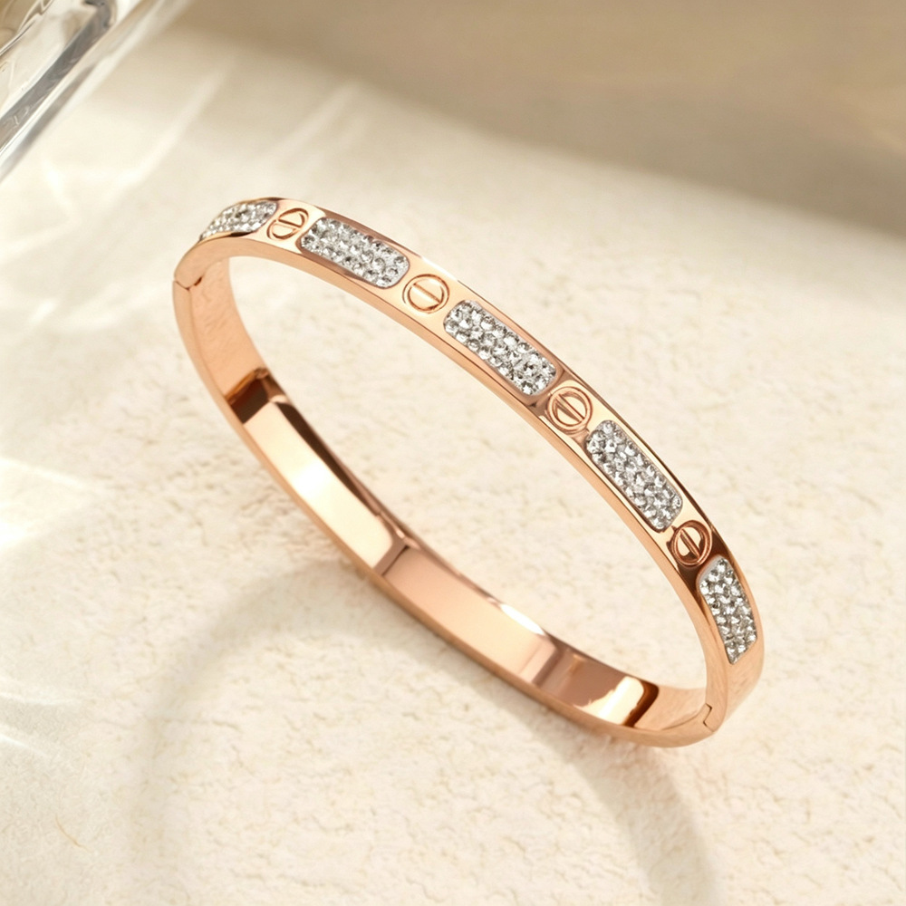Bracelet en or rose - clou de diamant unique