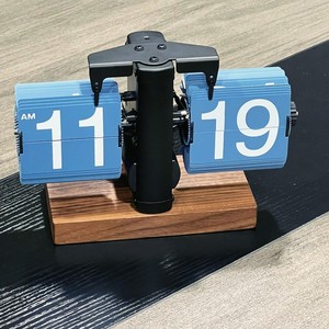 שעון שולחן וינטג' 12 שעות הפוך עם בסיס נגד החלקה וידית סיבובית תצוגה דיגיטלית מכנית וסוללה עיצוב סלון