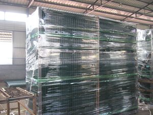 Fabrik Direkt verkauf 3D Tri angular Bending PVC geschweißter Drahtgitter zaun verzinkter Stahl Metall Farmzaun