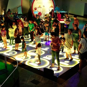 Layar panggung lantai sensitif jalur sentuh Anak Permainan <span class=keywords><strong>modular</strong></span> magnetik led interaktif lantai tari <span class=keywords><strong>video</strong></span> - Product Image 1