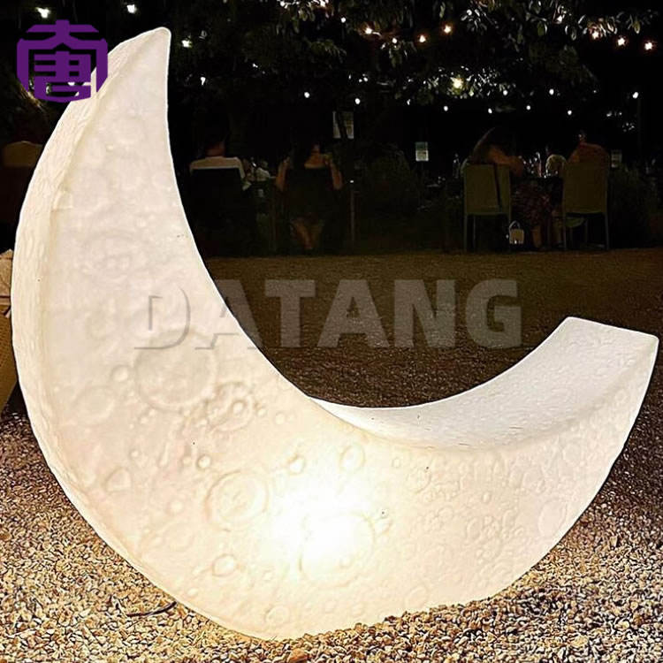 สีขาวอบอุ่น