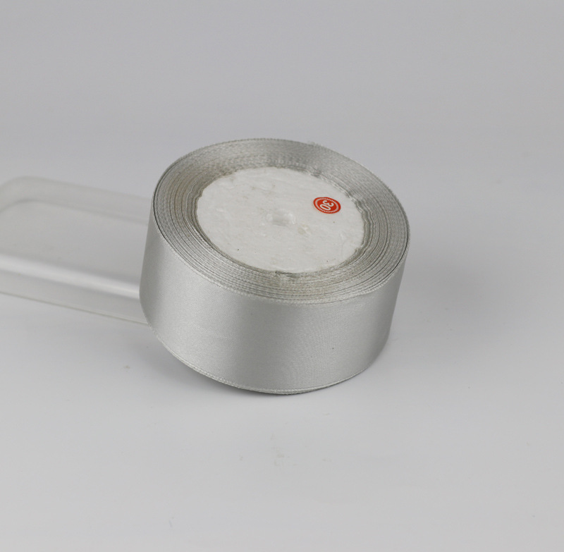 Argent 4cm25 yards gris argenté 66#