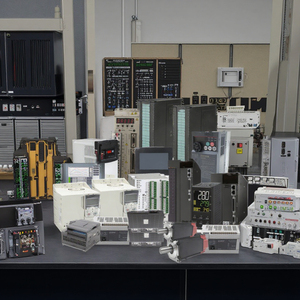Motore di controllo industriale HMI Inverter di vendita caldo per l'applicazione di programmazione PLC 729300G