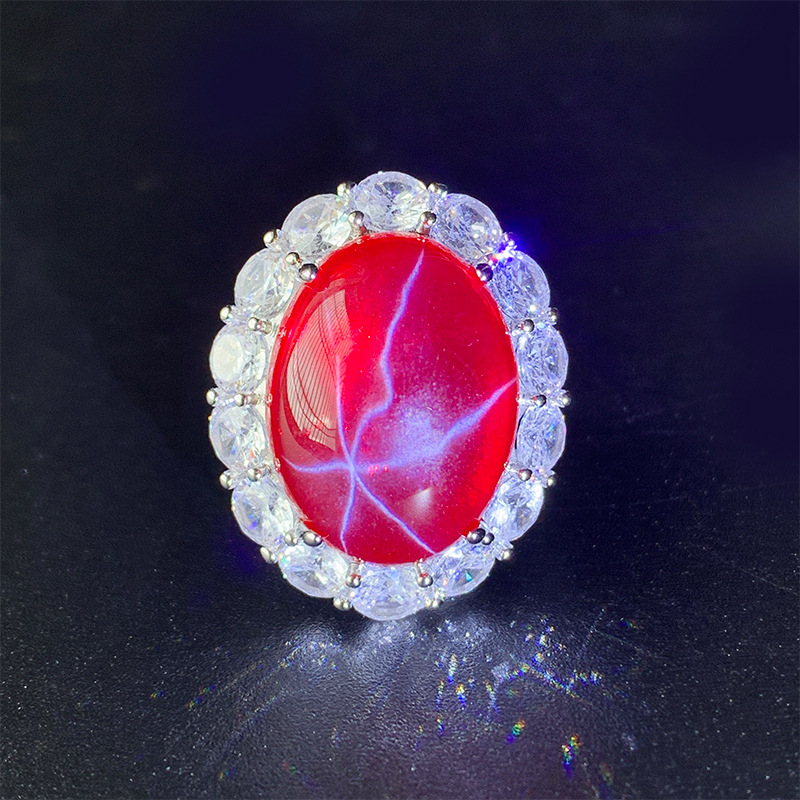Bague lumineuse étoile à six branches en corindon rouge
